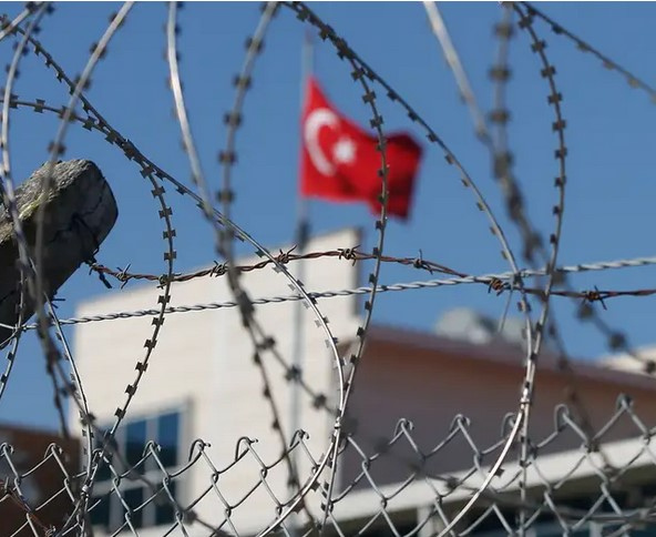 Произволни арести в Турция: как се хвърля кмет в затвора