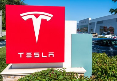 Какво следва за акциите на Tesla заради разрива между Мъск и Тръмп?