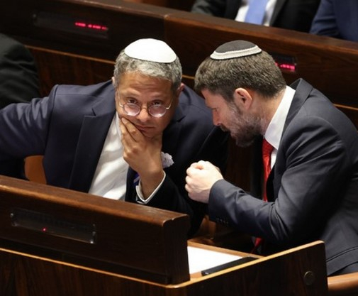 Крайнодесни министри заплашиха, че ще свалят Нетаняху, ако спре войната в Газа