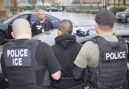 Тръмп в капан: как ловът на мигранти повишава цените в САЩ